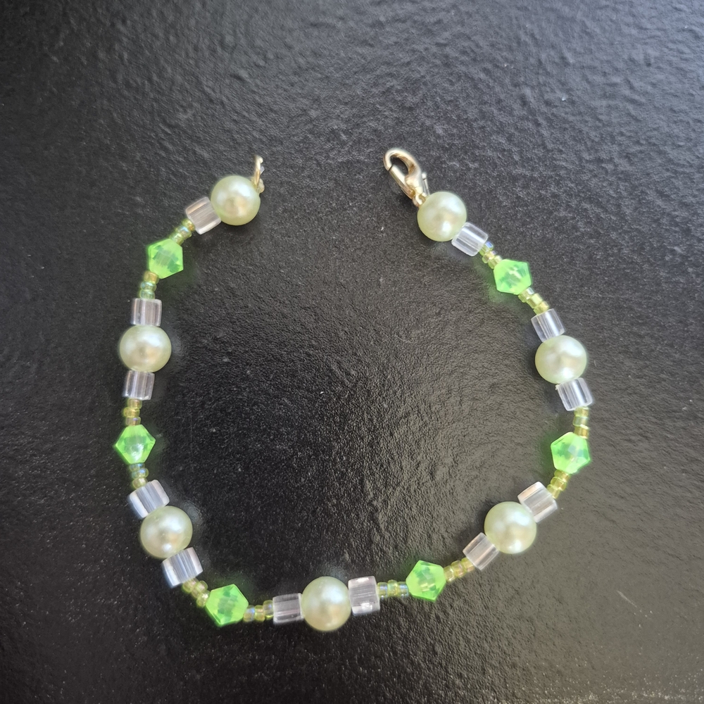 Elegant Green and Pearl Bracelet/Anklet